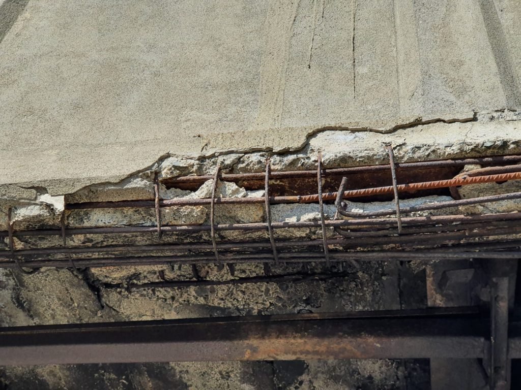 Larderia: ponte a rischio per incendio di un'autovettura e rifiuti di un noto supermercato 15 WhatsApp Image 2020 01 23 at 18.08.08 2