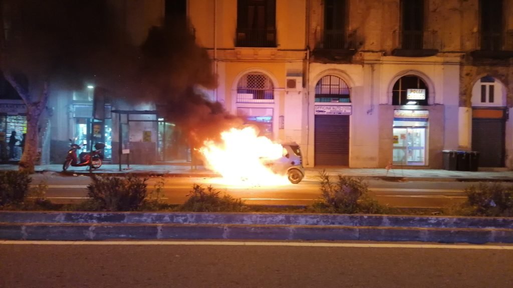 Smart in fiamme sulla via Garibaldi 23 IMG 20200203 183409