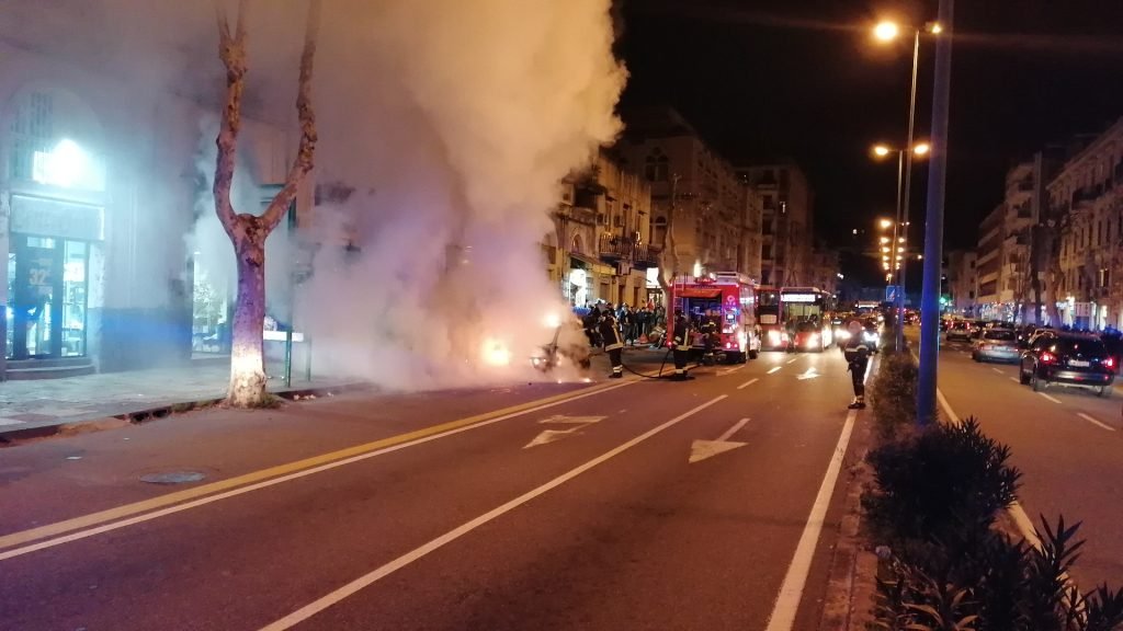 Smart in fiamme sulla via Garibaldi 13 IMG 20200203 183909