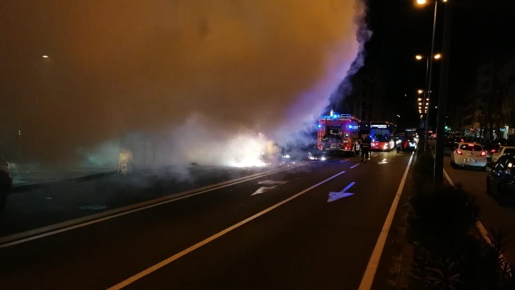 Smart in fiamme sulla via Garibaldi 11 IMG 20200203 183917