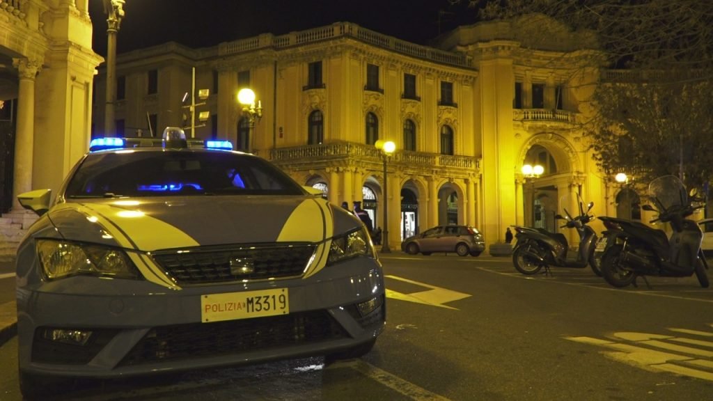 VIDEO - MOVIDA BLINDATA: Messina in un venerdì mai così calmo. Le Forze dell'Ordine presidiano la città 4 Still0222 00001