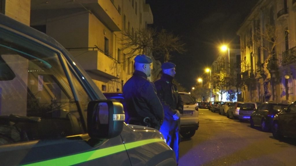 VIDEO - MOVIDA BLINDATA: Messina in un venerdì mai così calmo. Le Forze dell'Ordine presidiano la città 8 Still0222 00005