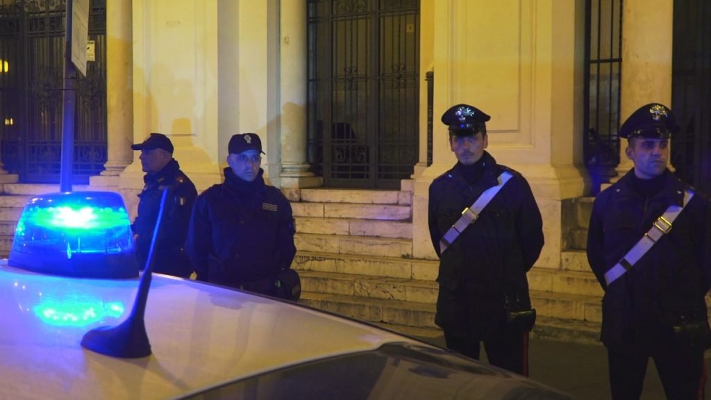 VIDEO - MOVIDA BLINDATA: Messina in un venerdì mai così calmo. Le Forze dell'Ordine presidiano la città 3 Still0222 00007