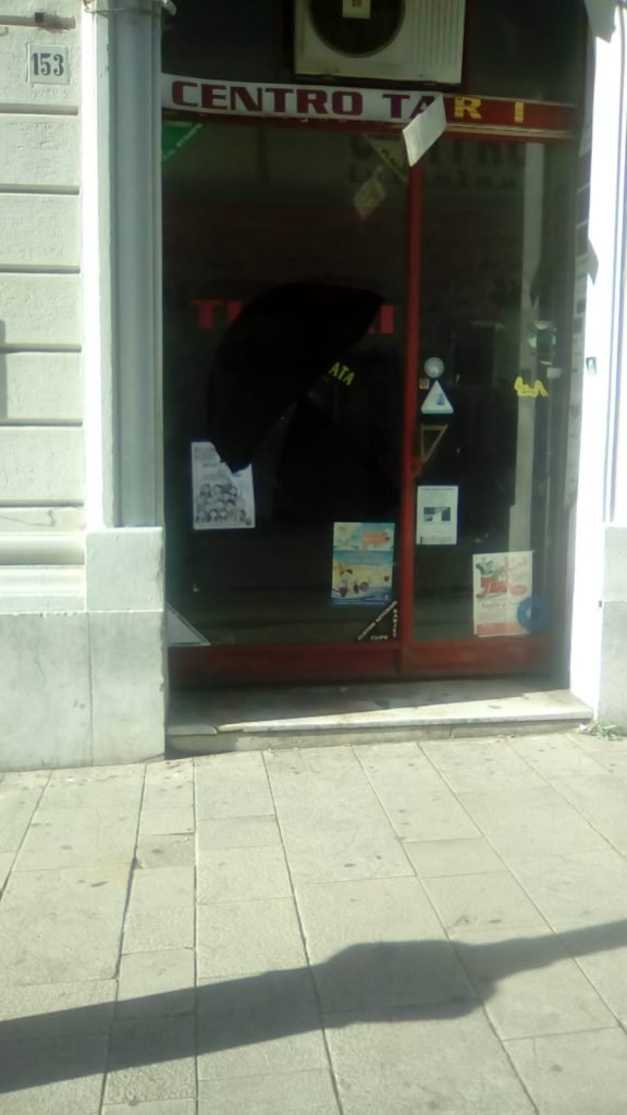 vetrine via primo settembre vandali 3