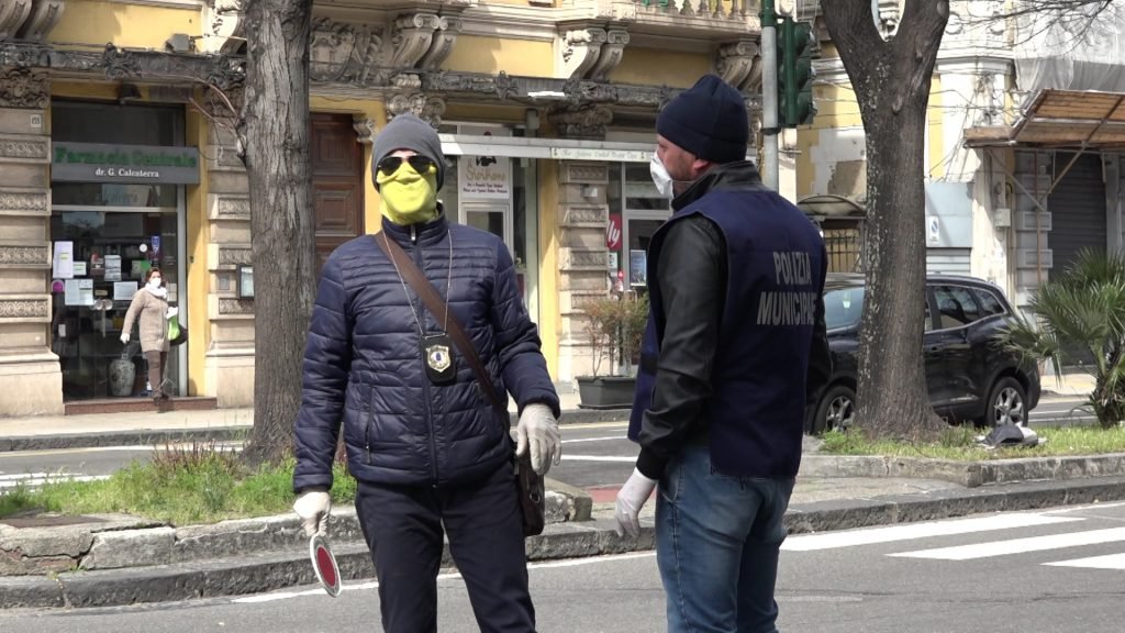 Messina ed il coronavirus: troppe auto per strada. Nonostante i controlli serrati. 5 00007.00 06 18 08.Immagine005