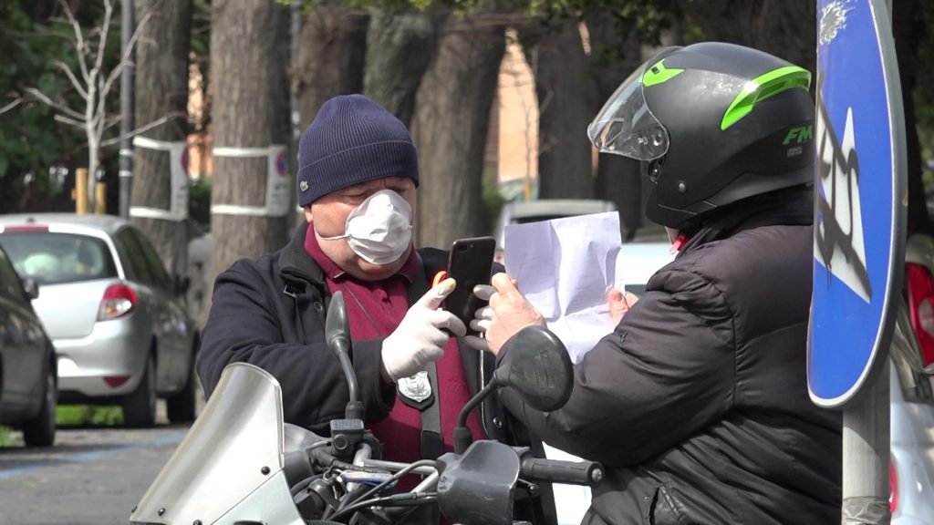 Messina ed il coronavirus: troppe auto per strada. Nonostante i controlli serrati. 7 00007.00 06 29 04.Immagine007