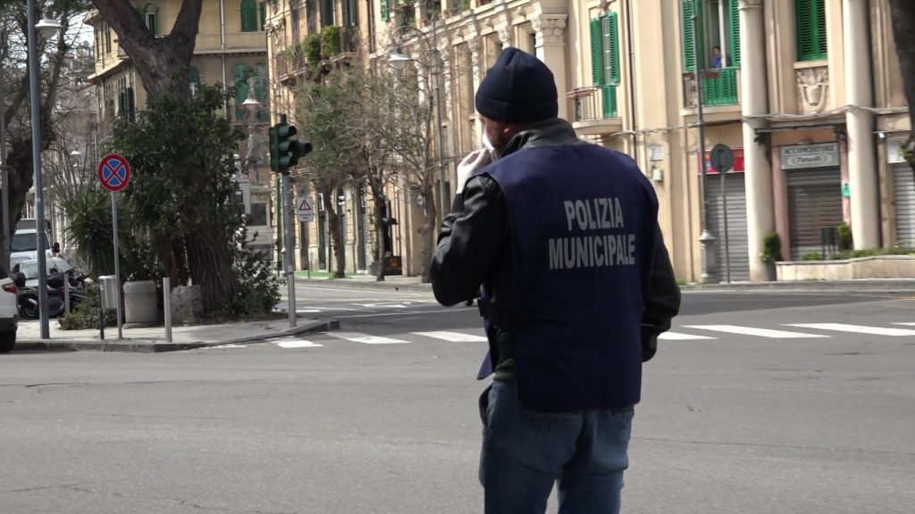 Messina ed il coronavirus: troppe auto per strada. Nonostante i controlli serrati. 9 00007.00 07 25 04.Immagine009