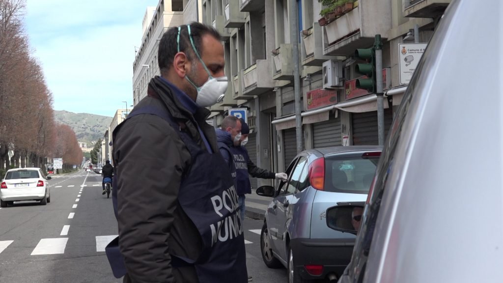 Messina ed il coronavirus: troppe auto per strada. Nonostante i controlli serrati. 12 00007.00 07 55 16.Immagine012