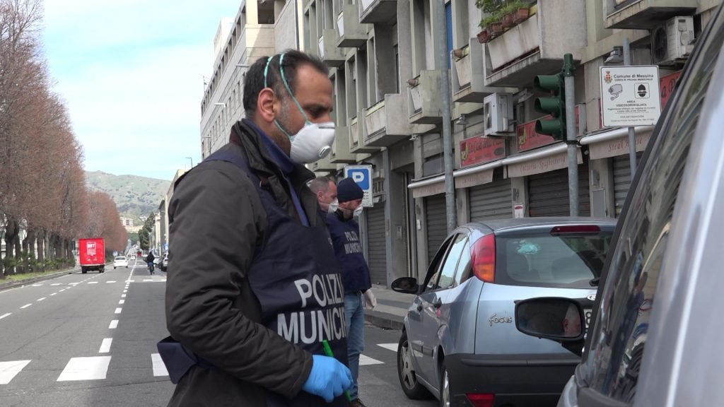 Messina ed il coronavirus: troppe auto per strada. Nonostante i controlli serrati. 13 00007.00 08 04 22.Immagine013