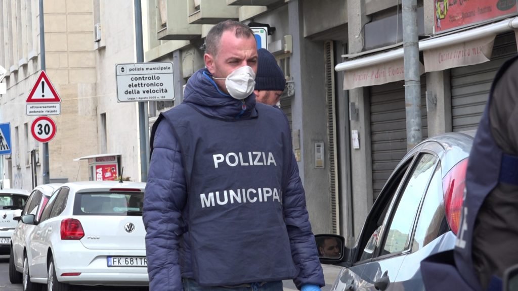 Messina ed il coronavirus: troppe auto per strada. Nonostante i controlli serrati. 16 00007.00 08 20 17.Immagine016