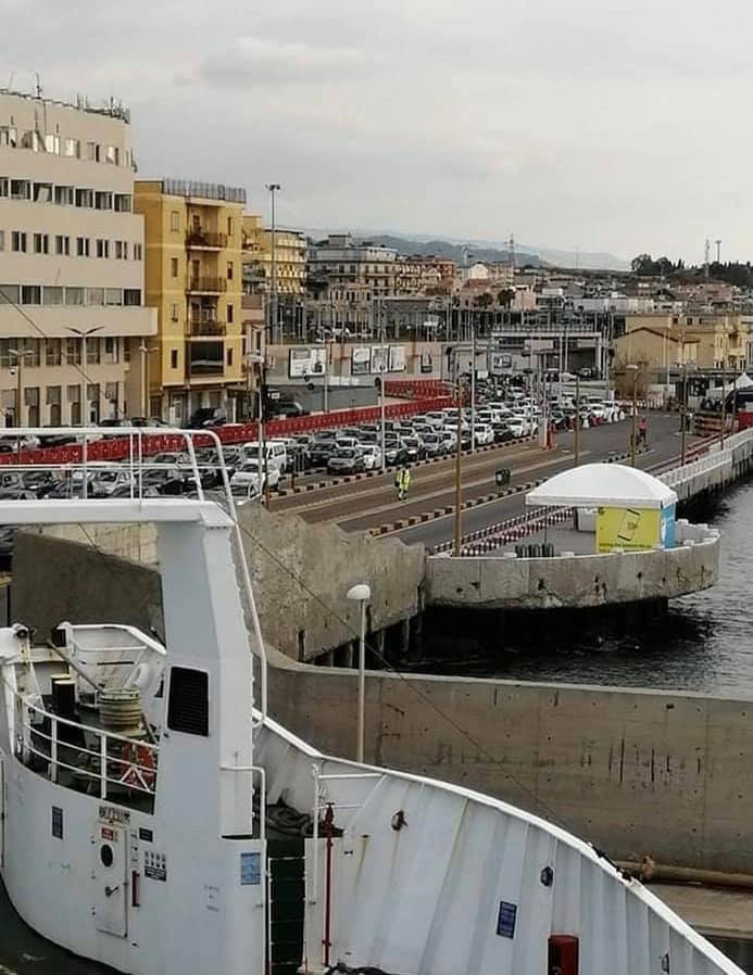 Messina, porta "violata" della Sicilia. De Luca "Nomadi a Siderno è possibile che arrivino con prossime navi" 4 91029321 129177962000120 2593972676972249088 n