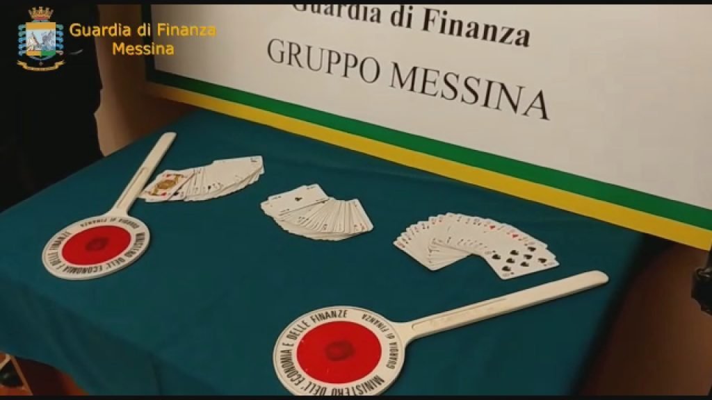 VIDEO, Messina - COVID-19: Droga e giochi, nonostante i divieti. Chiusa una sala biliardi e sequestrati oltre 100 grammi di marijuana. 4 Still0421 00004