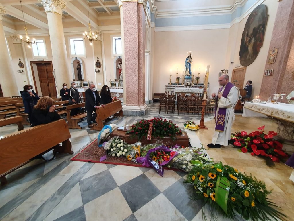 Ultimo saluto a Giuseppe Sanò. "Continua a difendere il tuo paese da lassù" 16 WhatsApp Image 2020 05 13 at 16.54.53