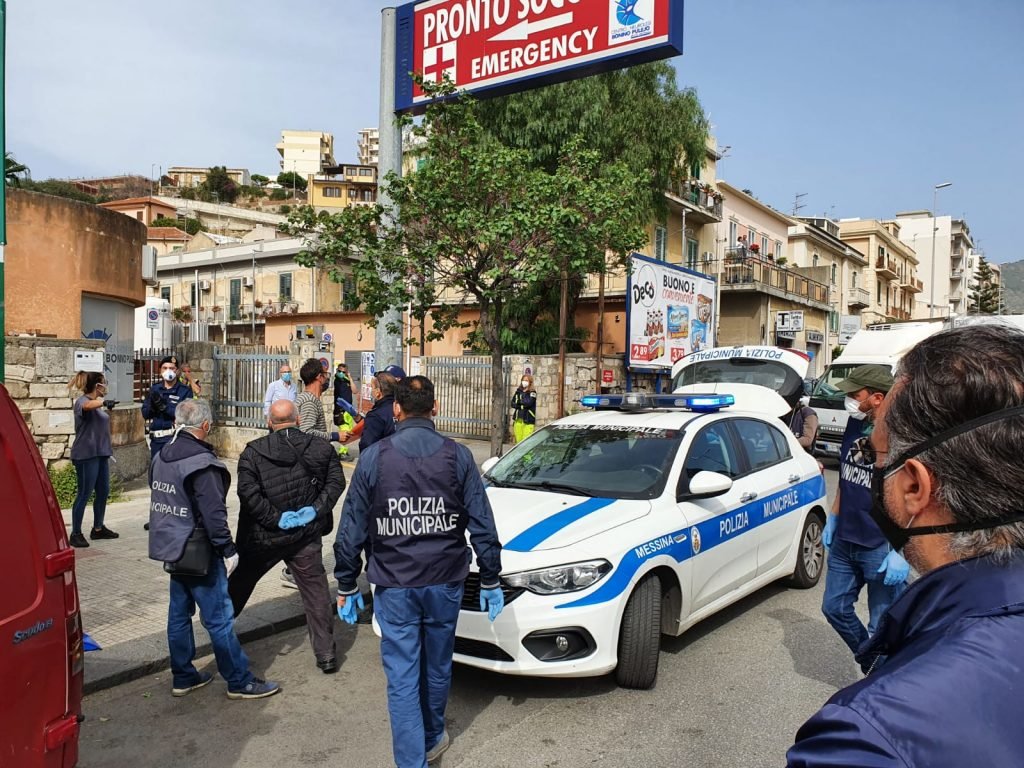 Viale Europa: l'Annona sequestra camion senza targa e frutta e verdura ad ambulante 10 WhatsApp Image 2020 05 16 at 10.04.03 3
