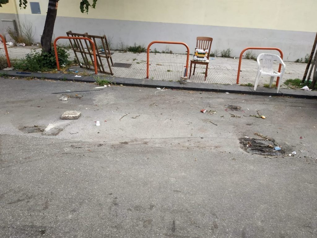 Viale Europa: l'Annona sequestra camion senza targa e frutta e verdura ad ambulante 7 WhatsApp Image 2020 05 16 at 10.08.50 1