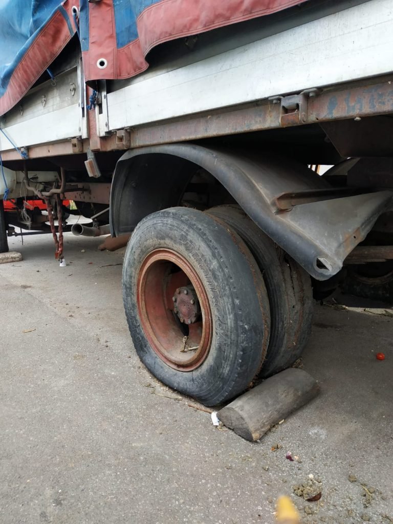 Viale Europa: l'Annona sequestra camion senza targa e frutta e verdura ad ambulante 4 WhatsApp Image 2020 05 16 at 10.08.51 1