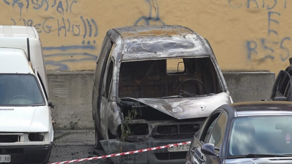 Polizia Municipale - Pala Rescifina: incendiate 5 auto in custodia. Vile atto intimidatorio. 3 palarescifina rogo 4