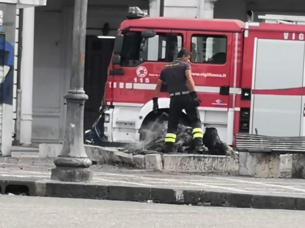 Fiamme a piazza del Popolo. Il degrado continua 2 IMG 20200902 WA0004