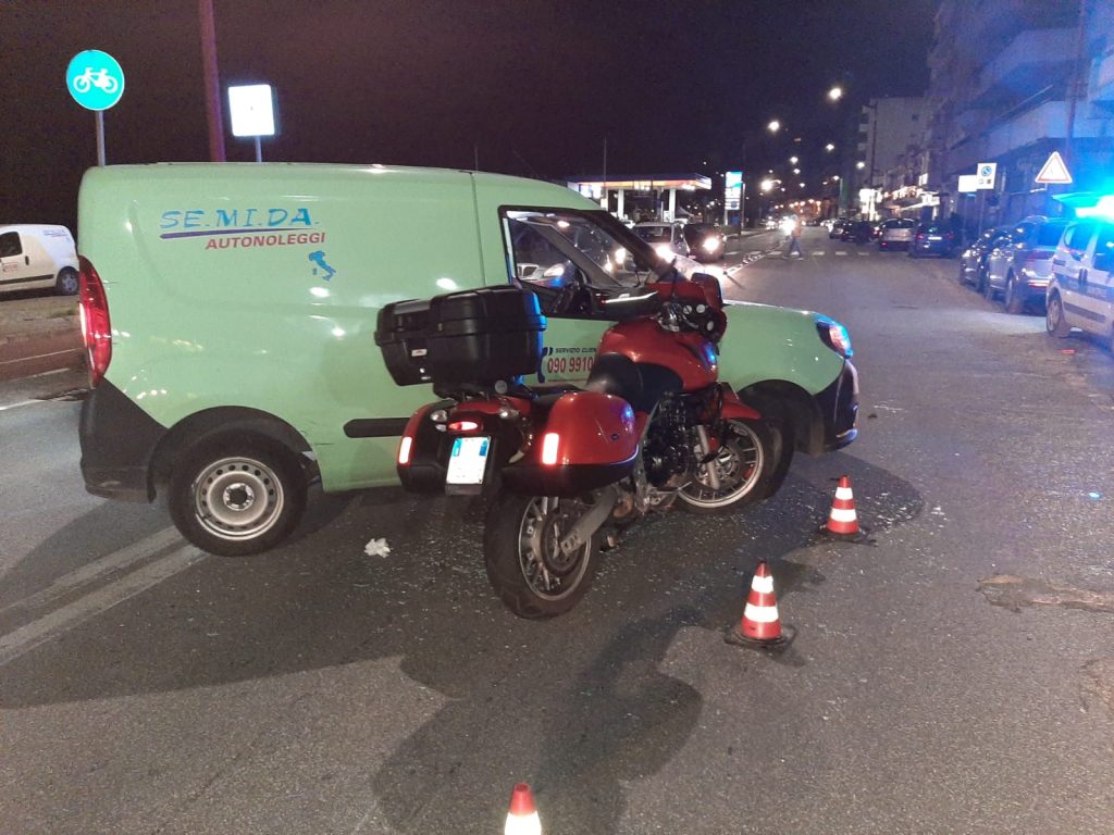 Incidente In Via Consolare Pompea. Furgone Contro Moto. Un Ferito ...